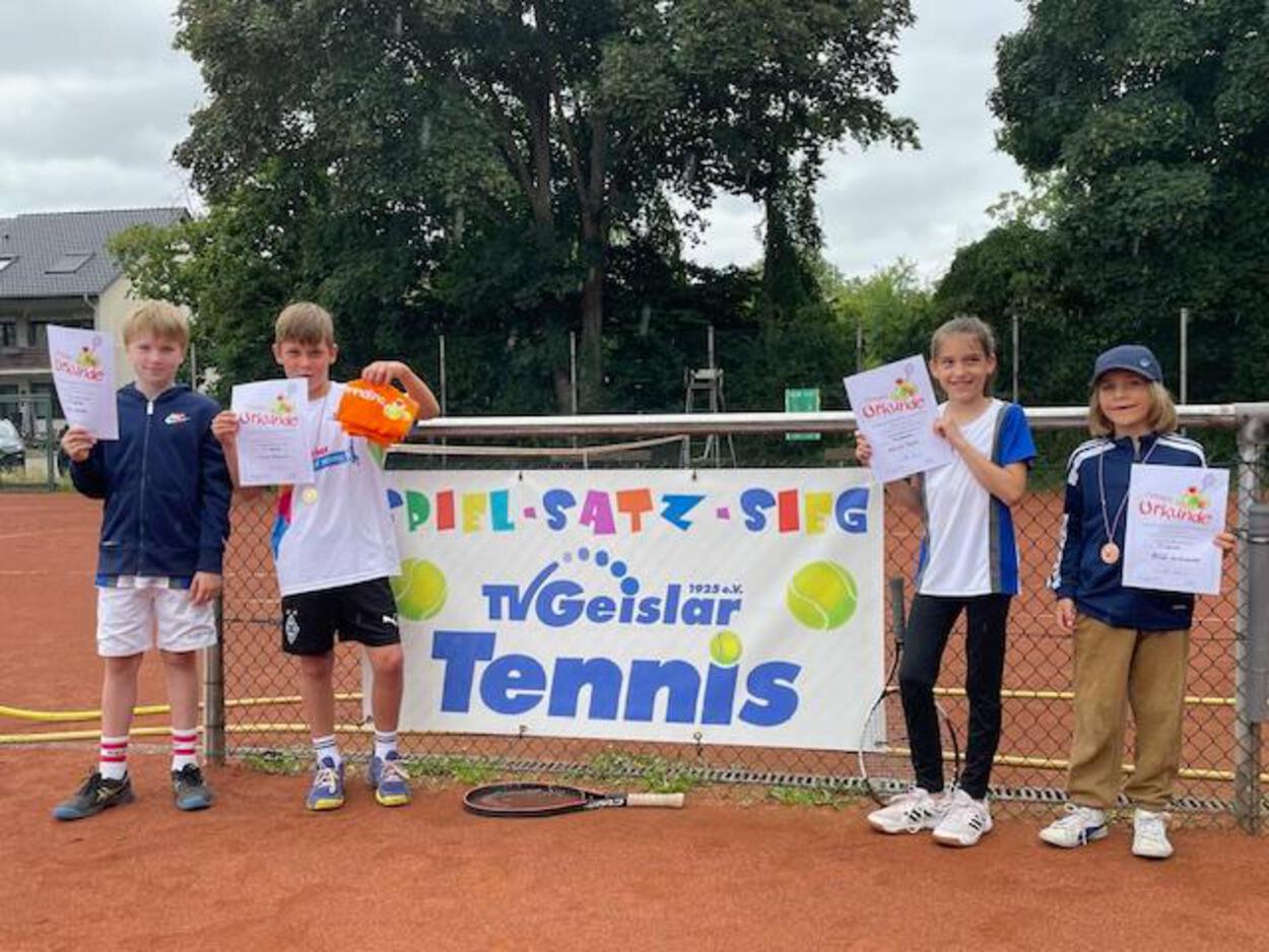 Midcourt Cup in Geislar